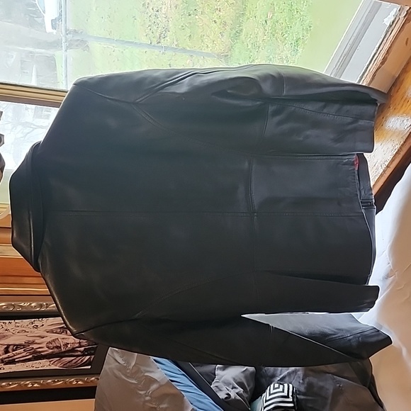 Women's genuine leather coat, size small and color black. - Picture 2 of 7